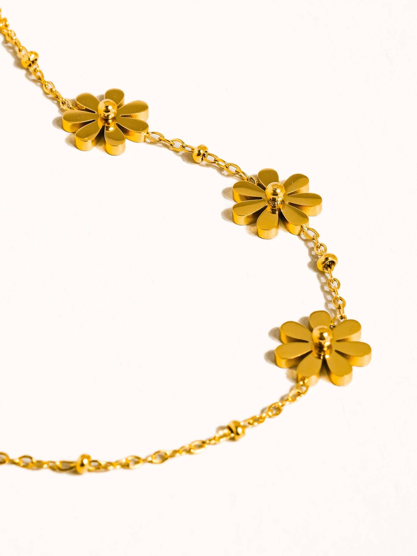 Suzette Daisy Necklace