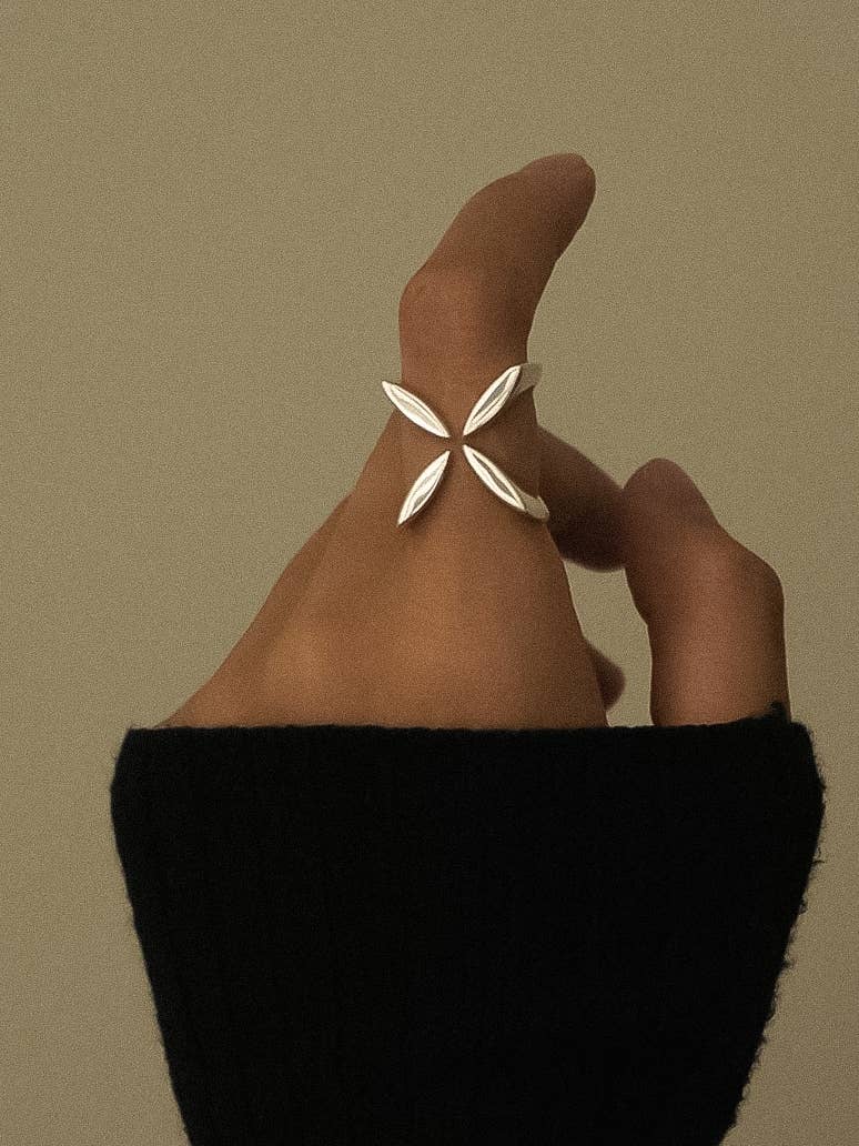 Peliah Cross Ring