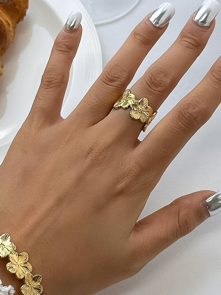 18k Gold Flower Ring