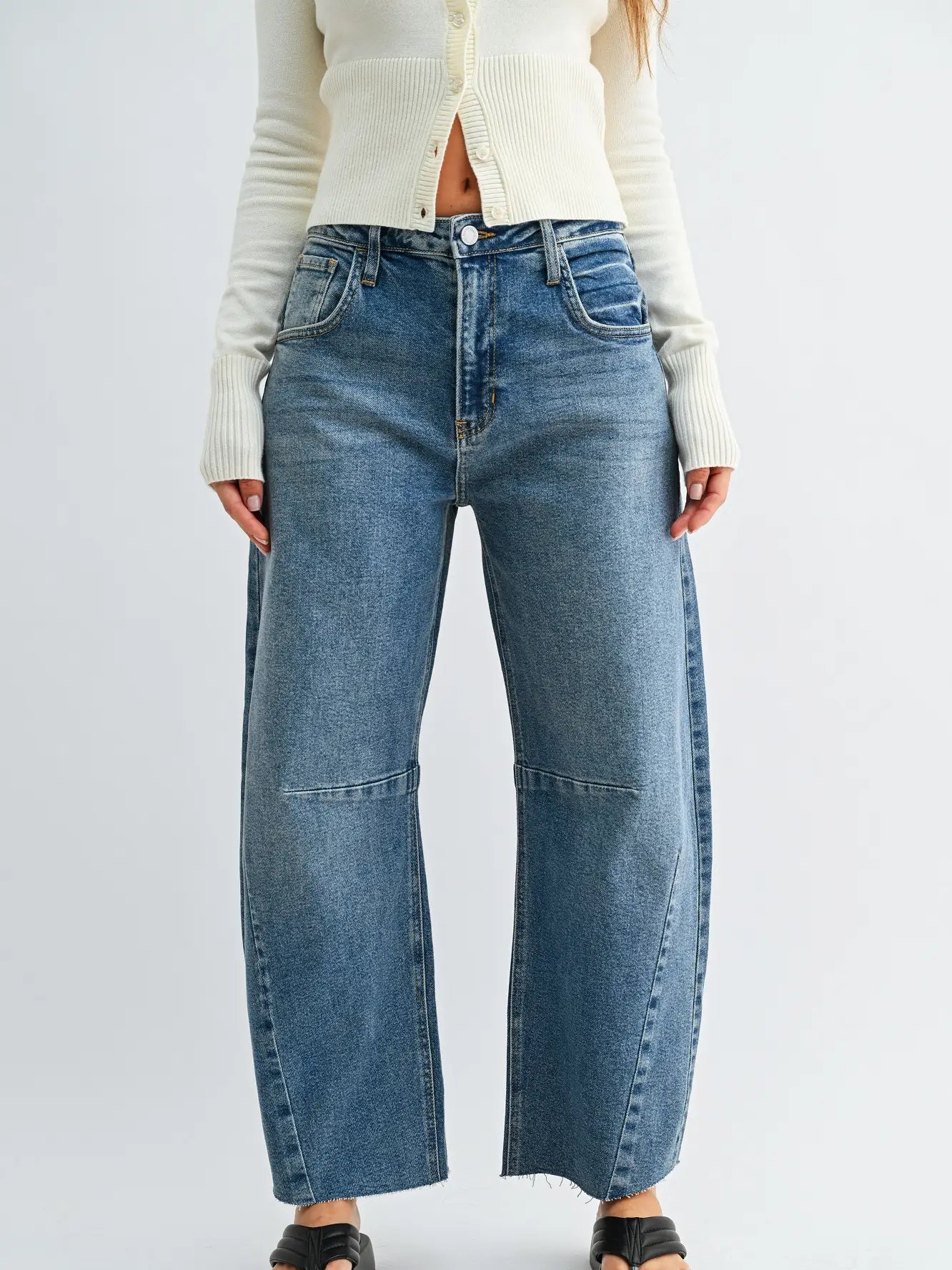 Mid Rise Barrel Jean