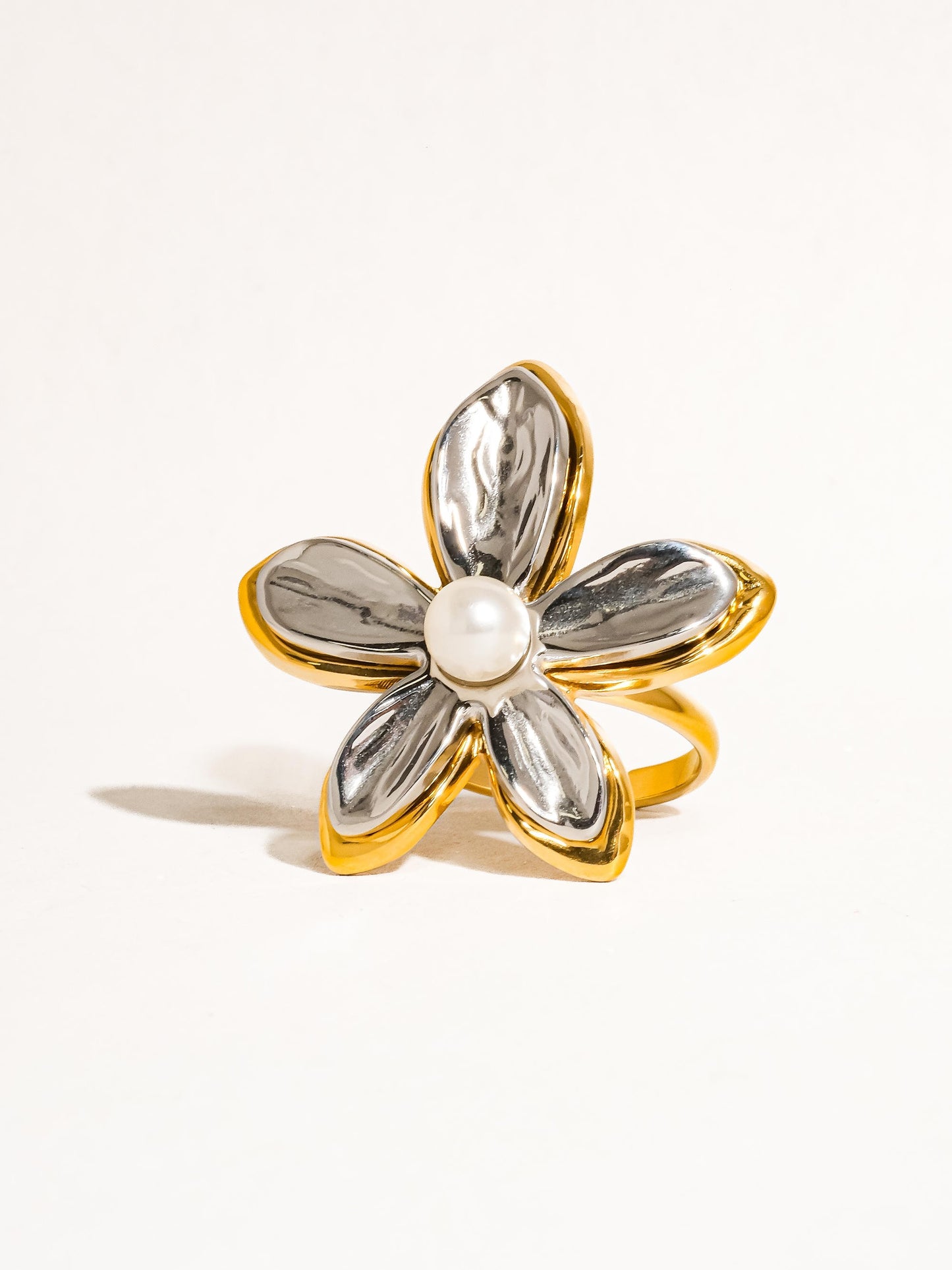 18k Gold Pearl Flower Ring