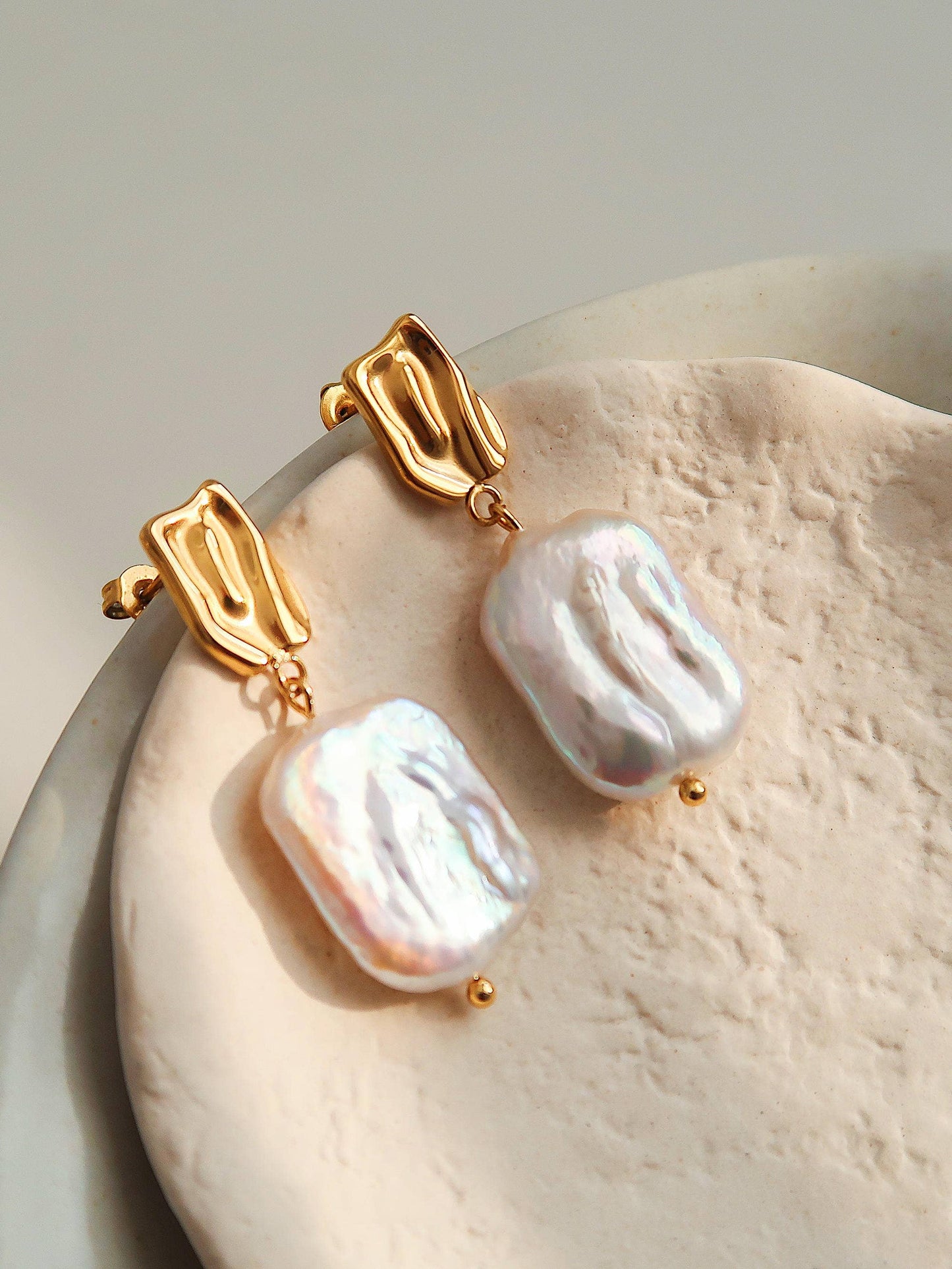 Charis Pearl Earrings