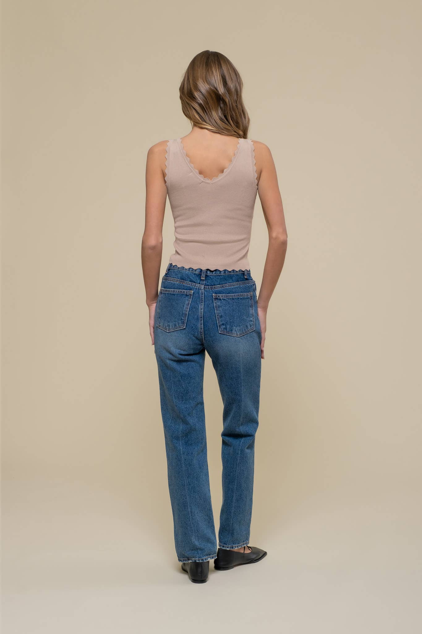 SCALLOP EDGE SLEEVELESS SWEATER KNIT CROP TOP