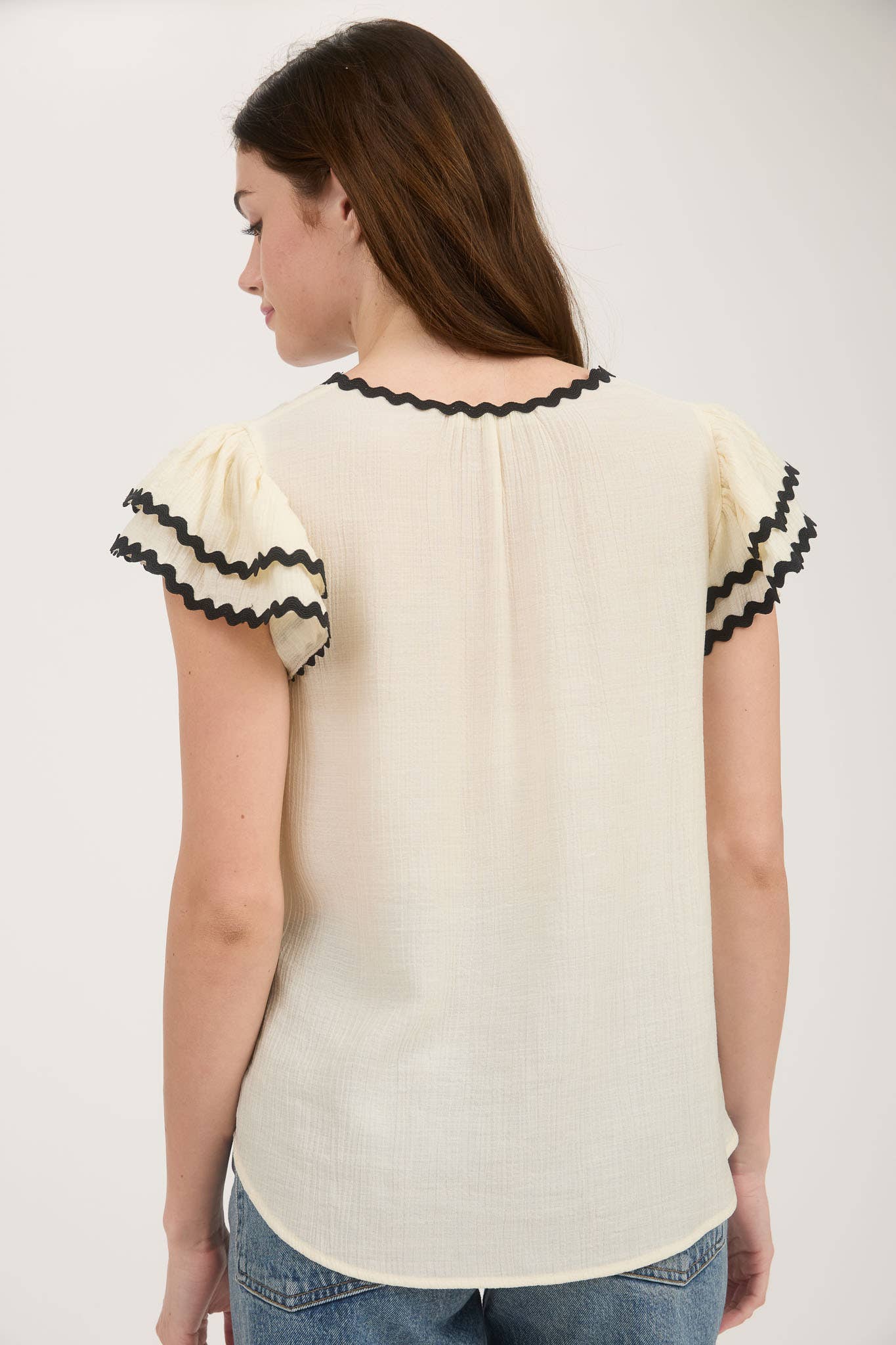 WAVY TRIM RUFFLE SLEEVE TOP