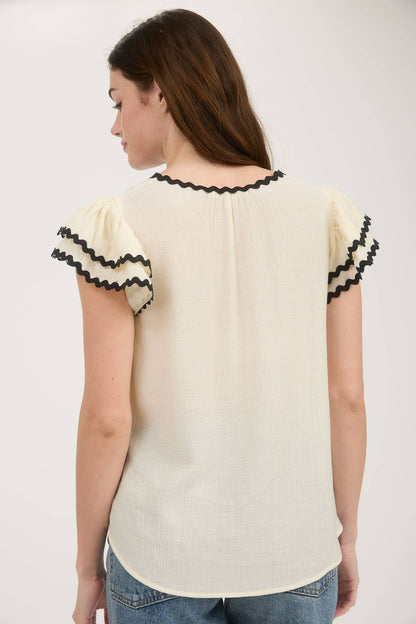 WAVY TRIM RUFFLE SLEEVE TOP