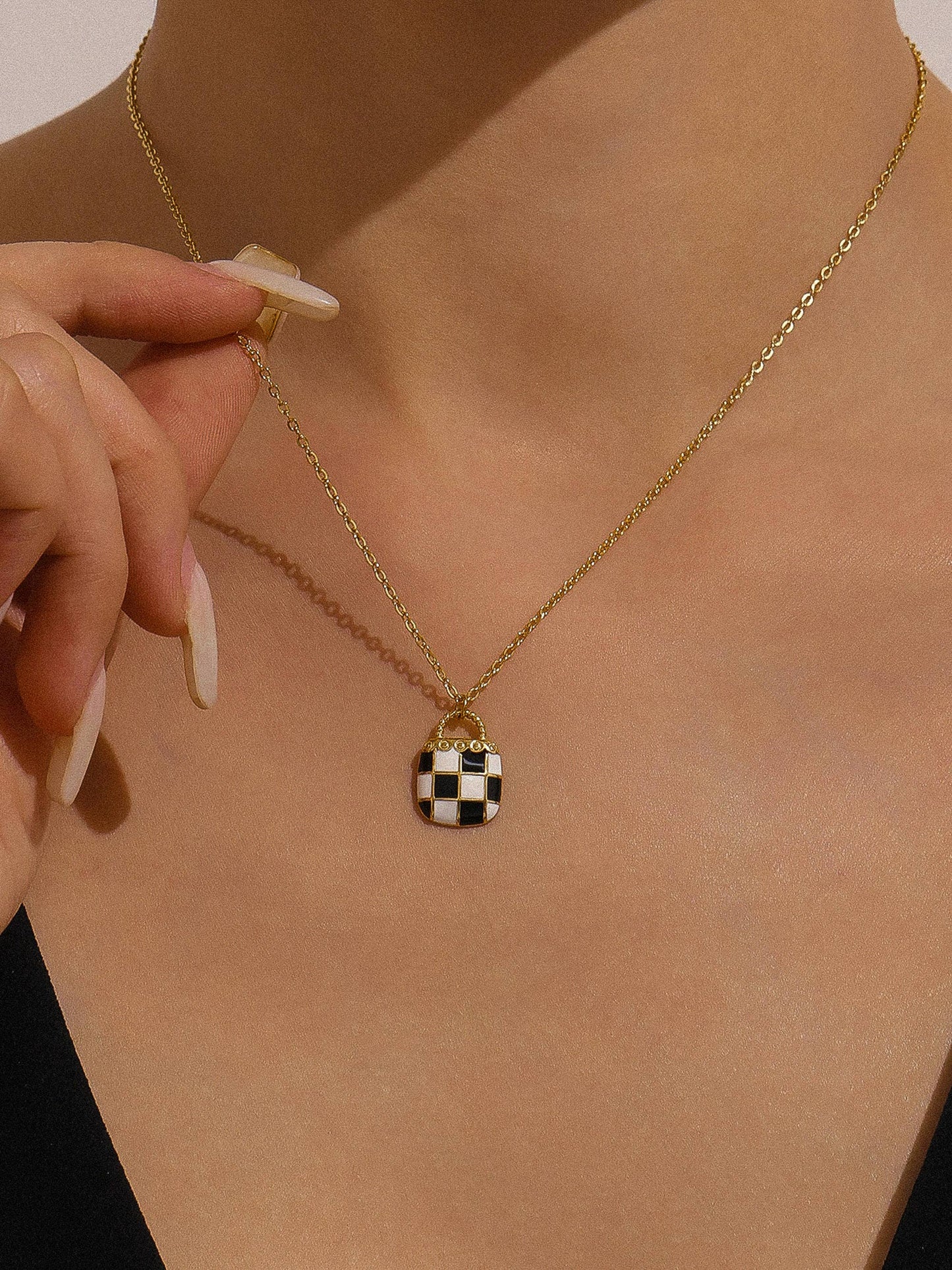 Onrae Pendant Necklace