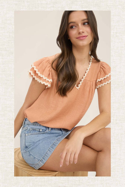 WAVY TRIM RUFFLE SLEEVE TOP