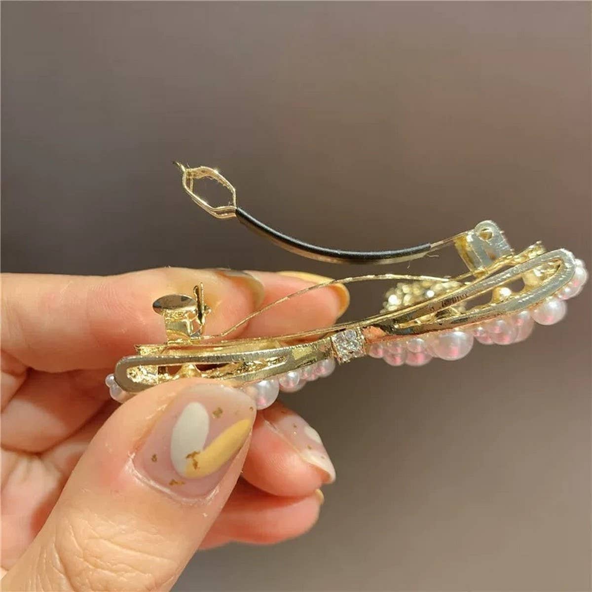 Pearl Bow Hair Clip