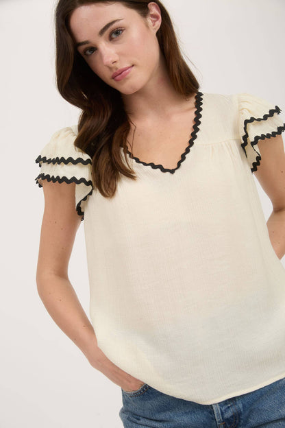 WAVY TRIM RUFFLE SLEEVE TOP