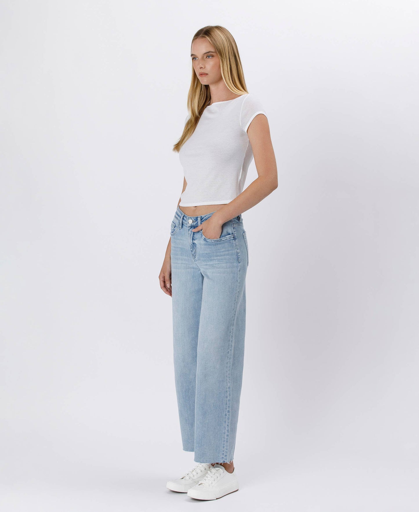 HIGH RISE LIGHT WASH RAW HEM WIDE LEG