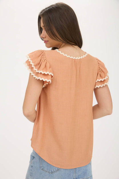 WAVY TRIM RUFFLE SLEEVE TOP