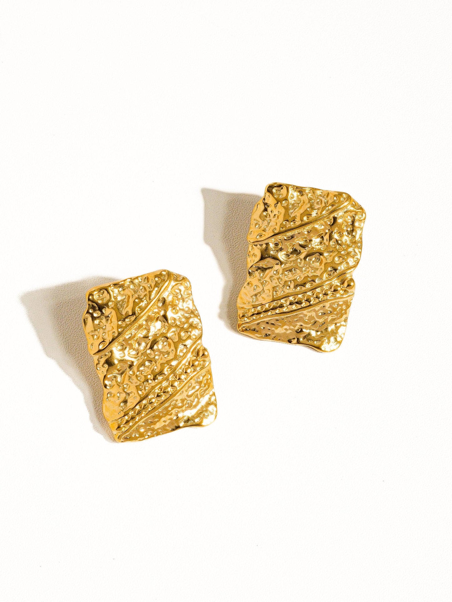 Bellezza Wavy Studs