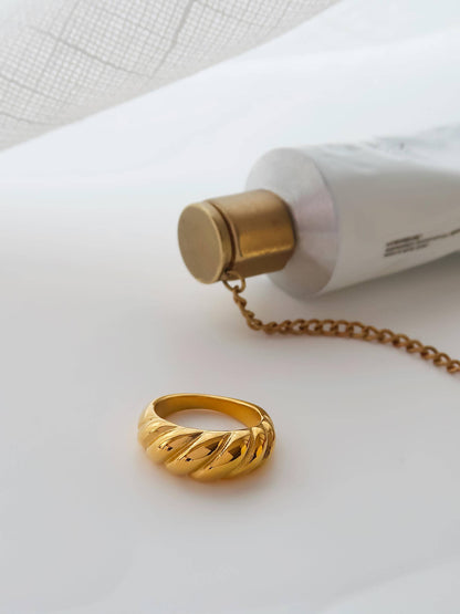 Wallace Croissant Ring