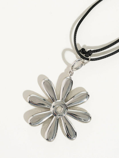 Daisy Pendant Necklace