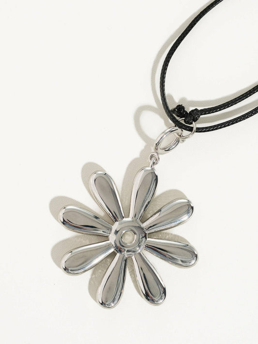 Daisy Pendant Necklace