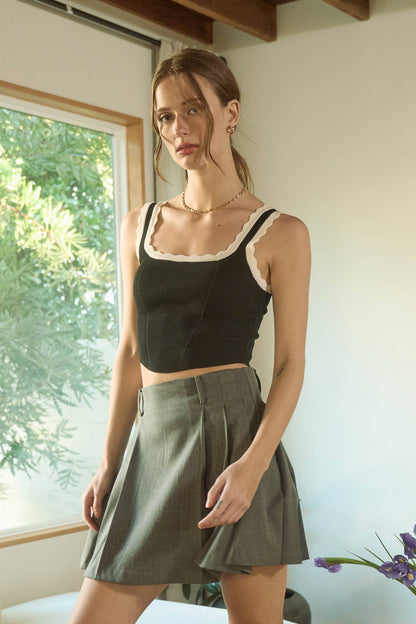 CONTRAST SCALLOP TRIM SWEATER KNIT CROP TOP