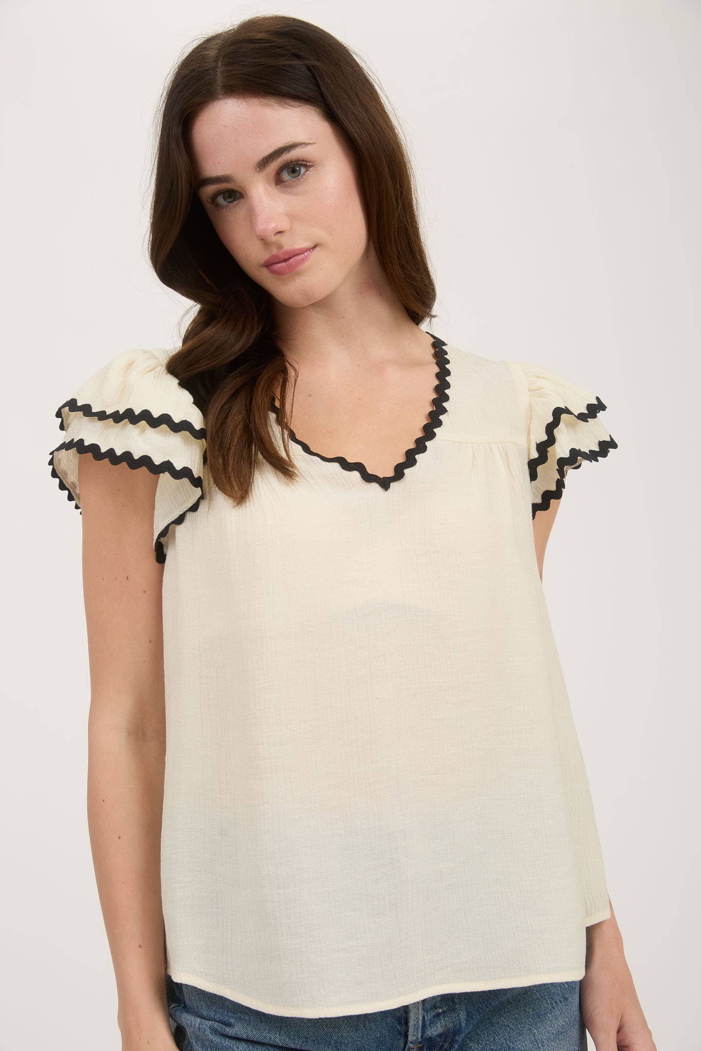 WAVY TRIM RUFFLE SLEEVE TOP