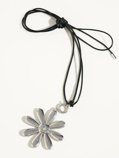 Daisy Pendant Necklace