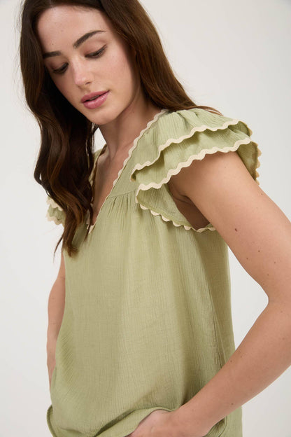 WAVY TRIM RUFFLE SLEEVE TOP