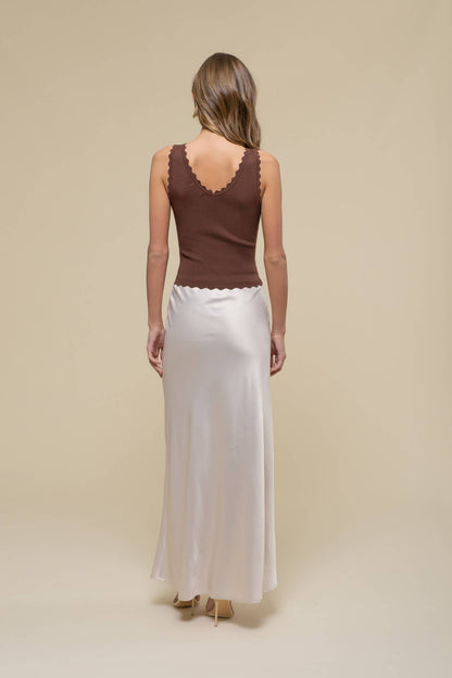 SCALLOP EDGE SLEEVELESS SWEATER KNIT CROP TOP