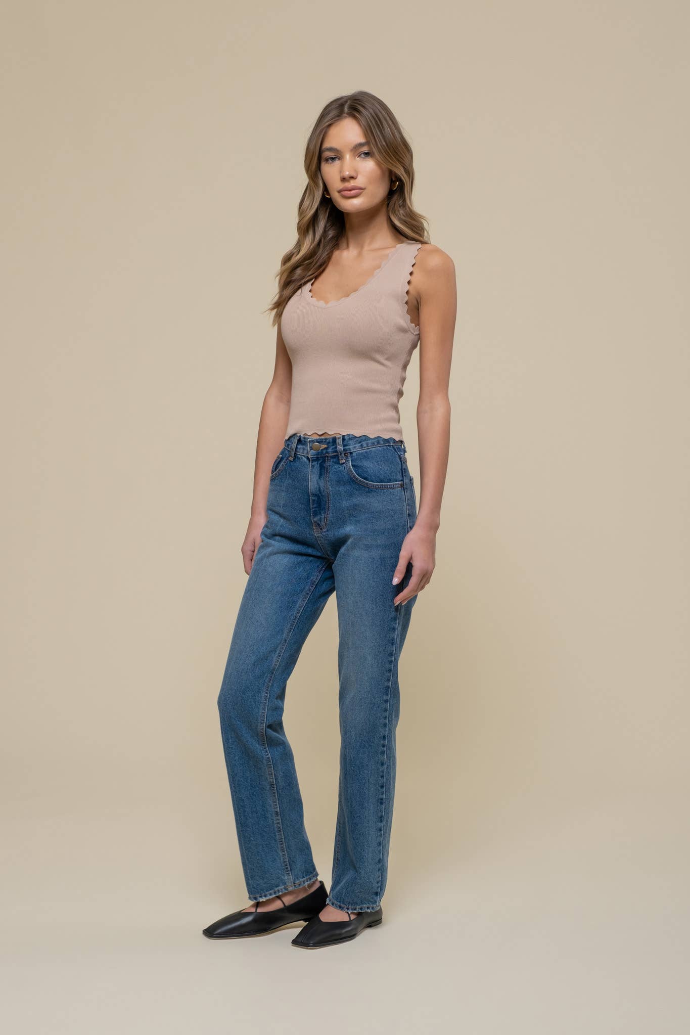 SCALLOP EDGE SLEEVELESS SWEATER KNIT CROP TOP