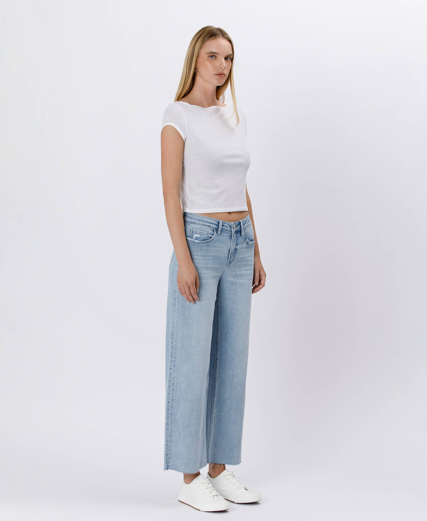 HIGH RISE LIGHT WASH RAW HEM WIDE LEG
