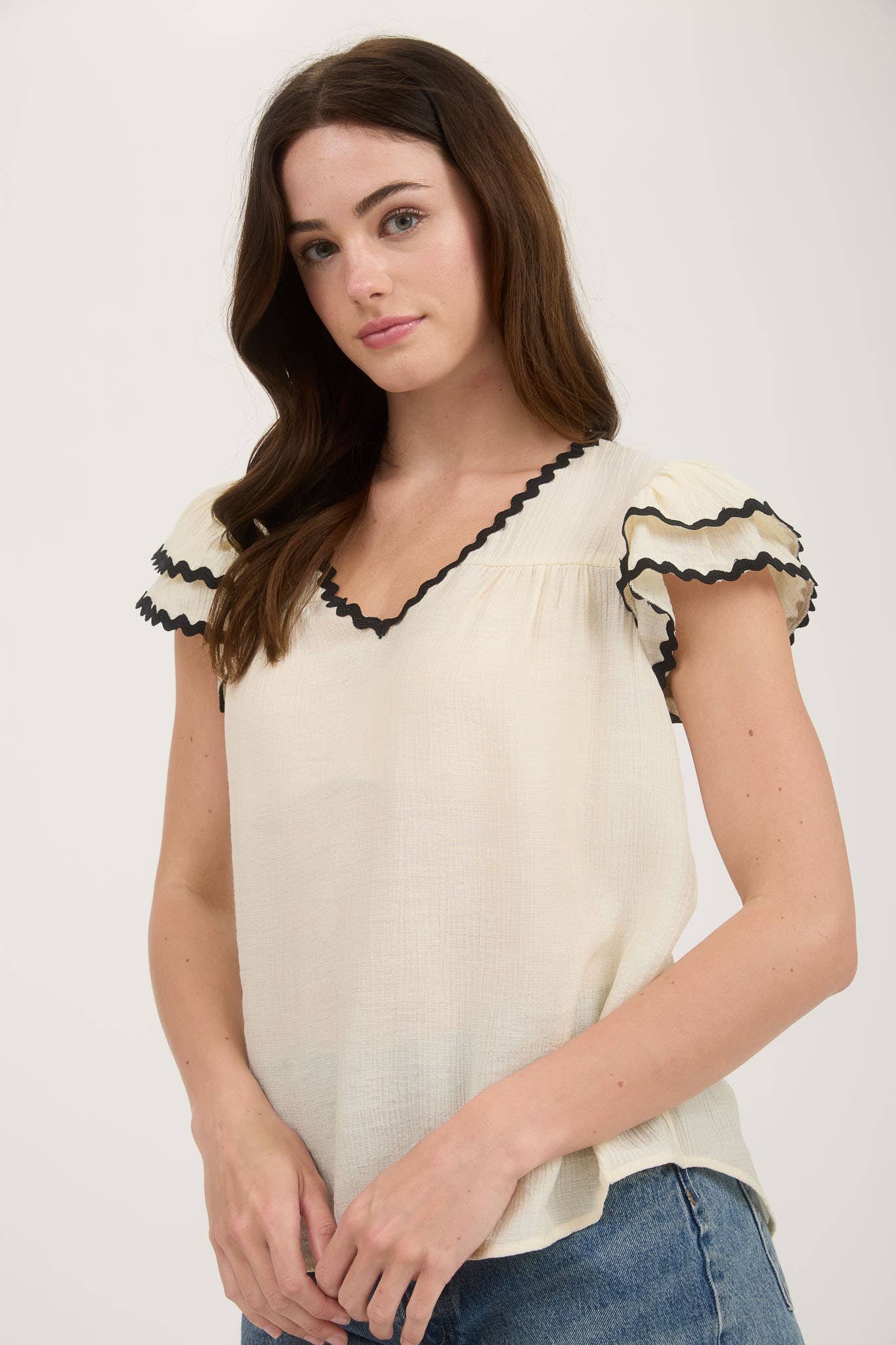 WAVY TRIM RUFFLE SLEEVE TOP