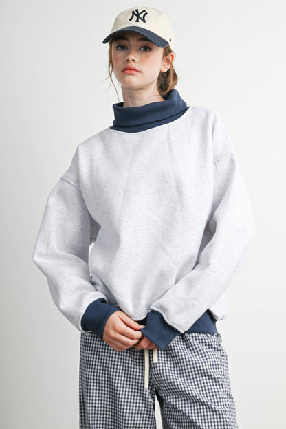 Cozy Contrast Turtleneck Sweatshirt-BMT8577