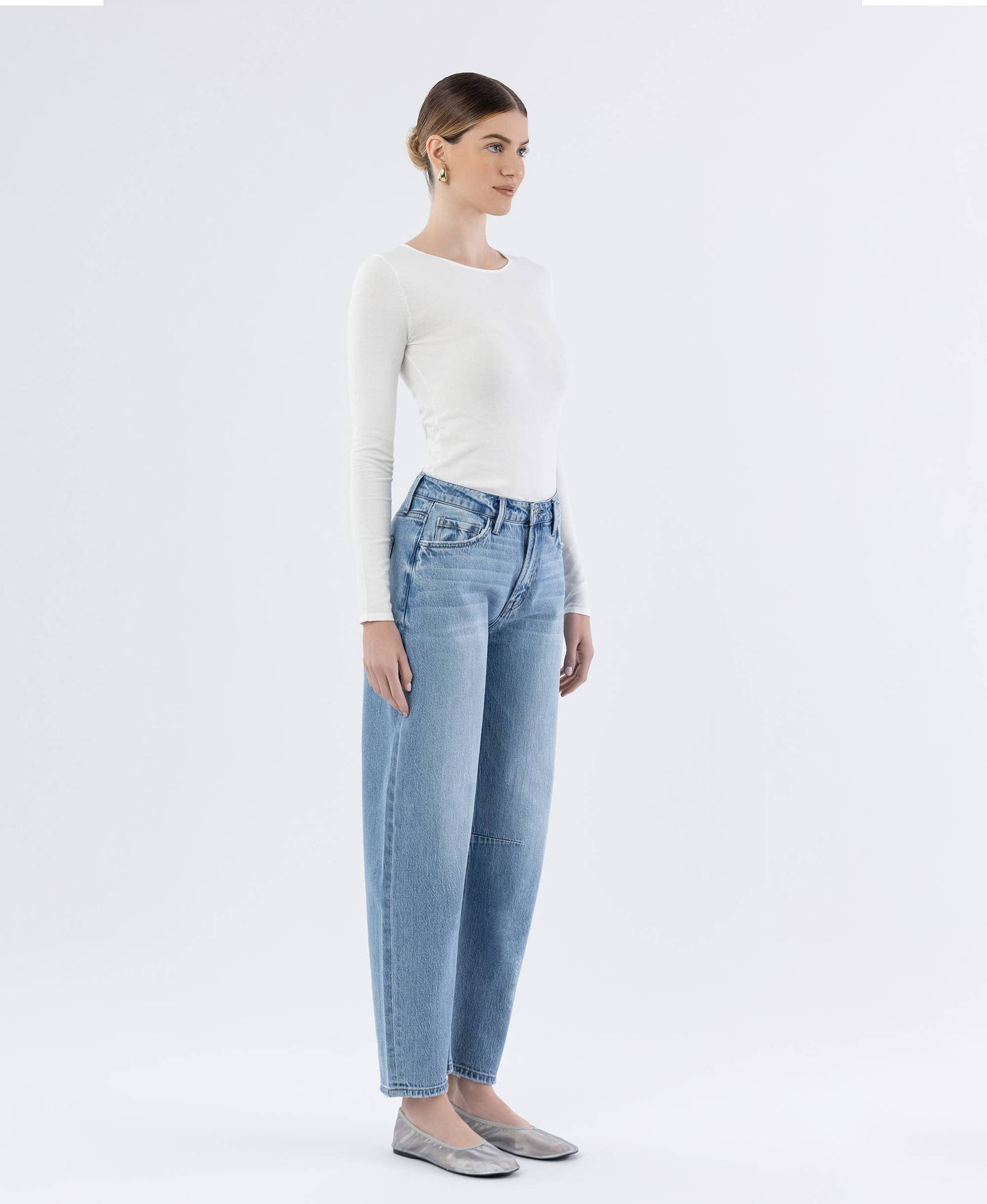HIGH RISE MEDIUM LIGHT WASH WIDE BARREL JEANS