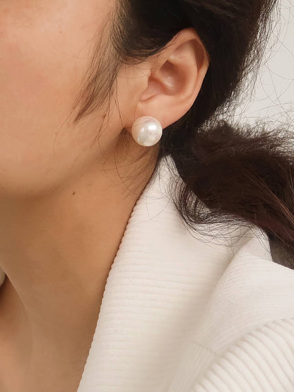 Amrae Pearl Studs
