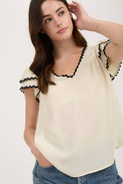 WAVY TRIM RUFFLE SLEEVE TOP