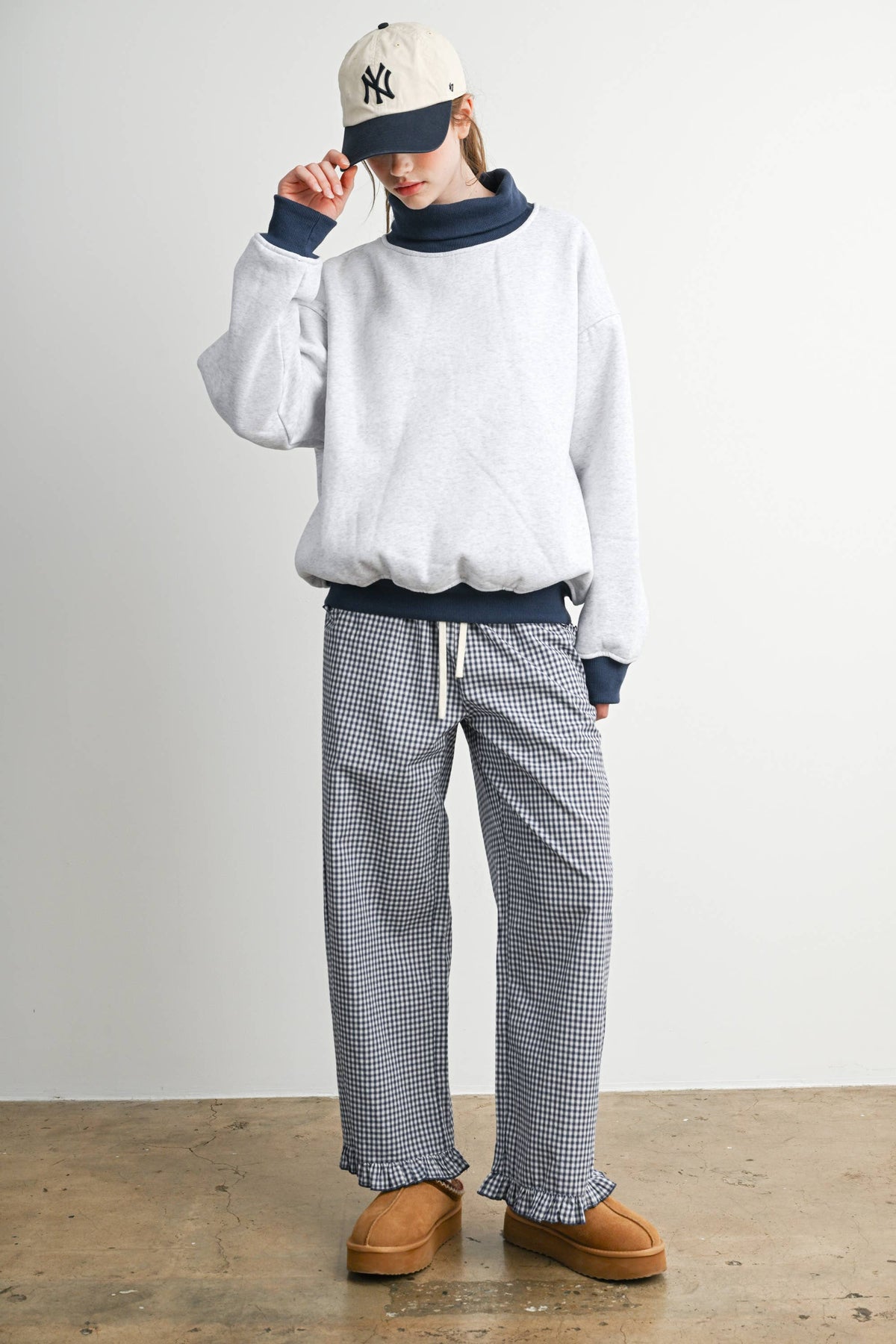 Cozy Contrast Turtleneck Sweatshirt-BMT8577