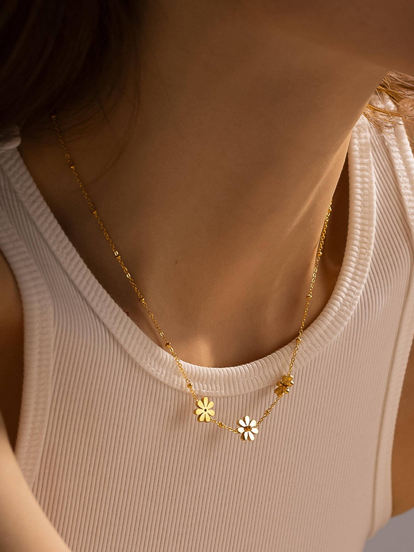 Suzette Daisy Necklace