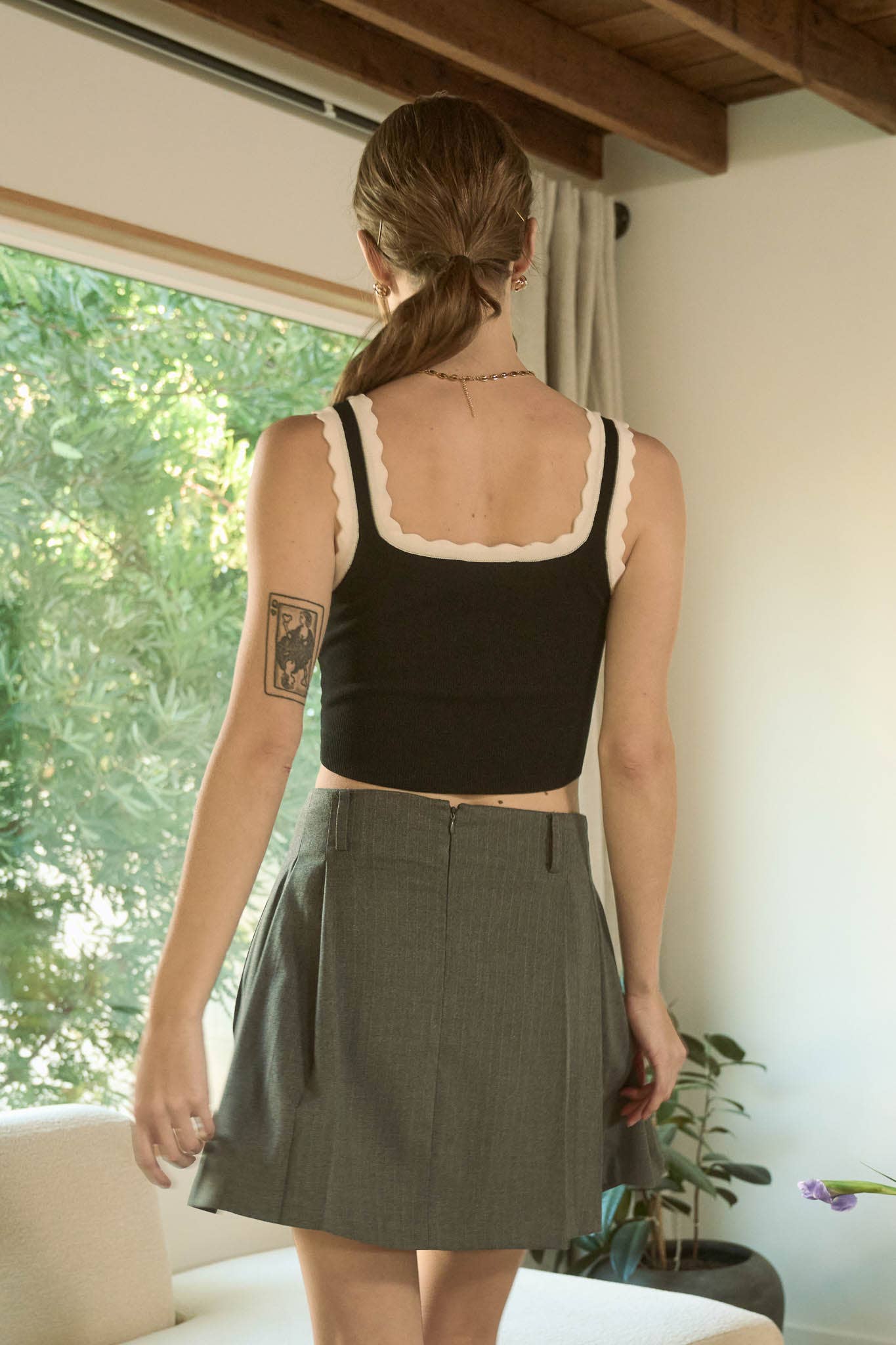 CONTRAST SCALLOP TRIM SWEATER KNIT CROP TOP