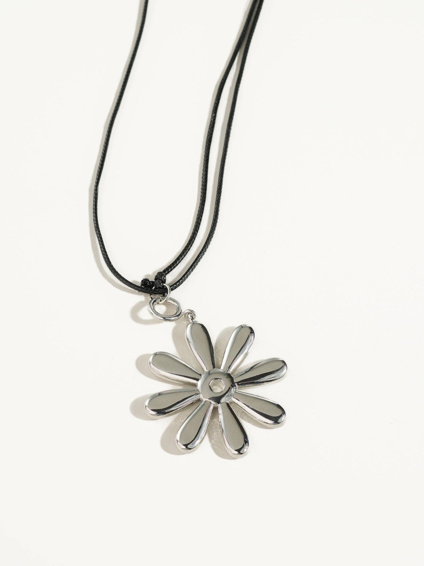Daisy Pendant Necklace