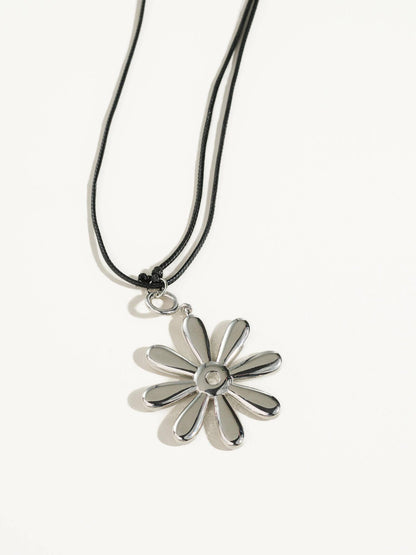 Daisy Pendant Necklace