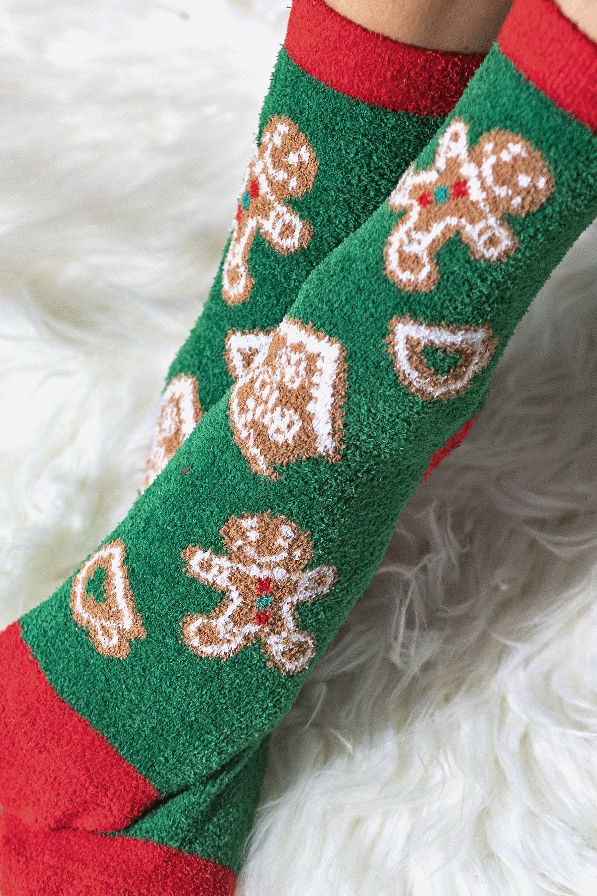 4 Pairs - Festive Holiday Pattern Fuzzy Socks Set