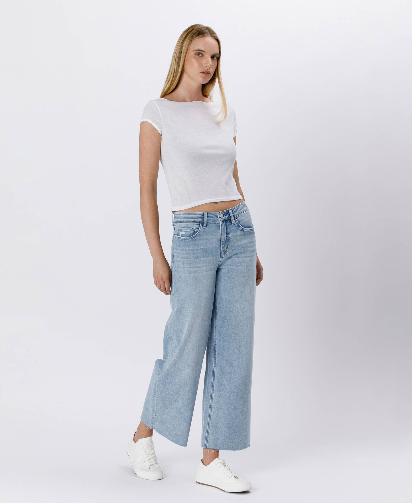 HIGH RISE LIGHT WASH RAW HEM WIDE LEG