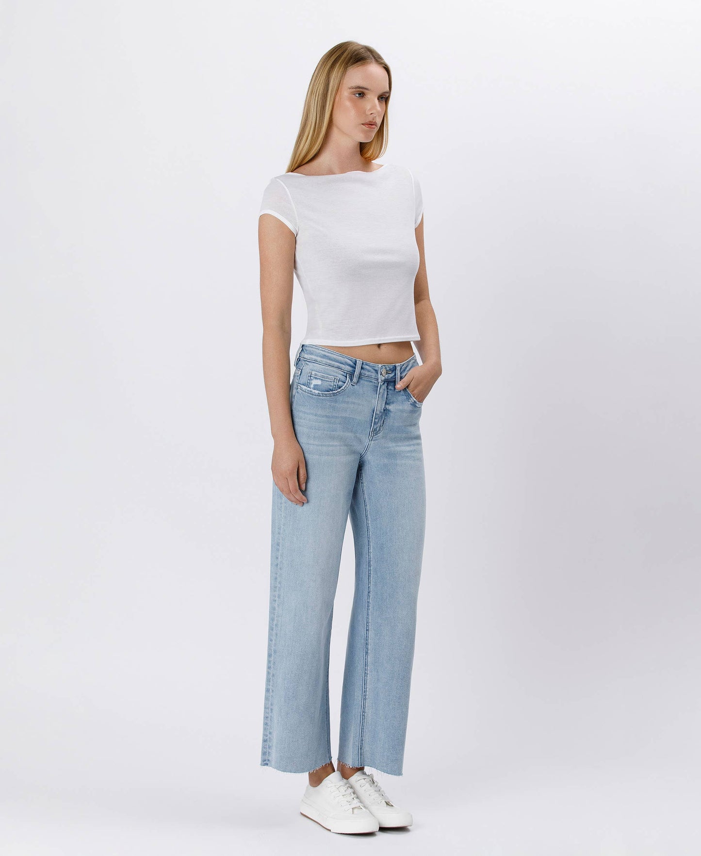 HIGH RISE LIGHT WASH RAW HEM WIDE LEG
