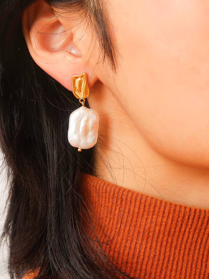 Charis Pearl Earrings