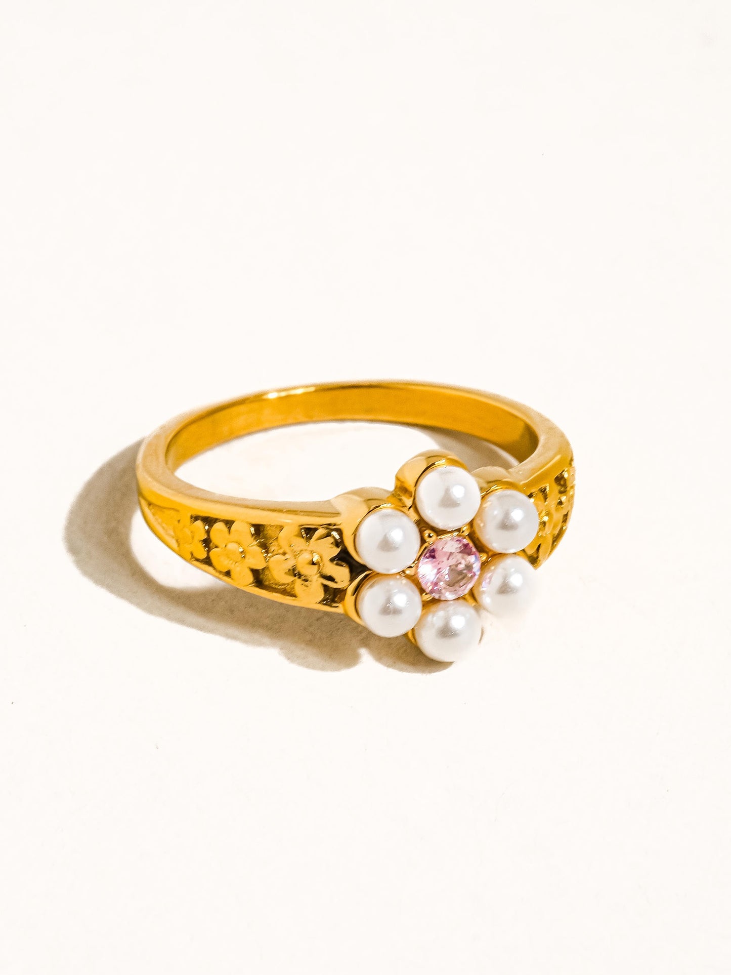 18k Gold Flower Ring
