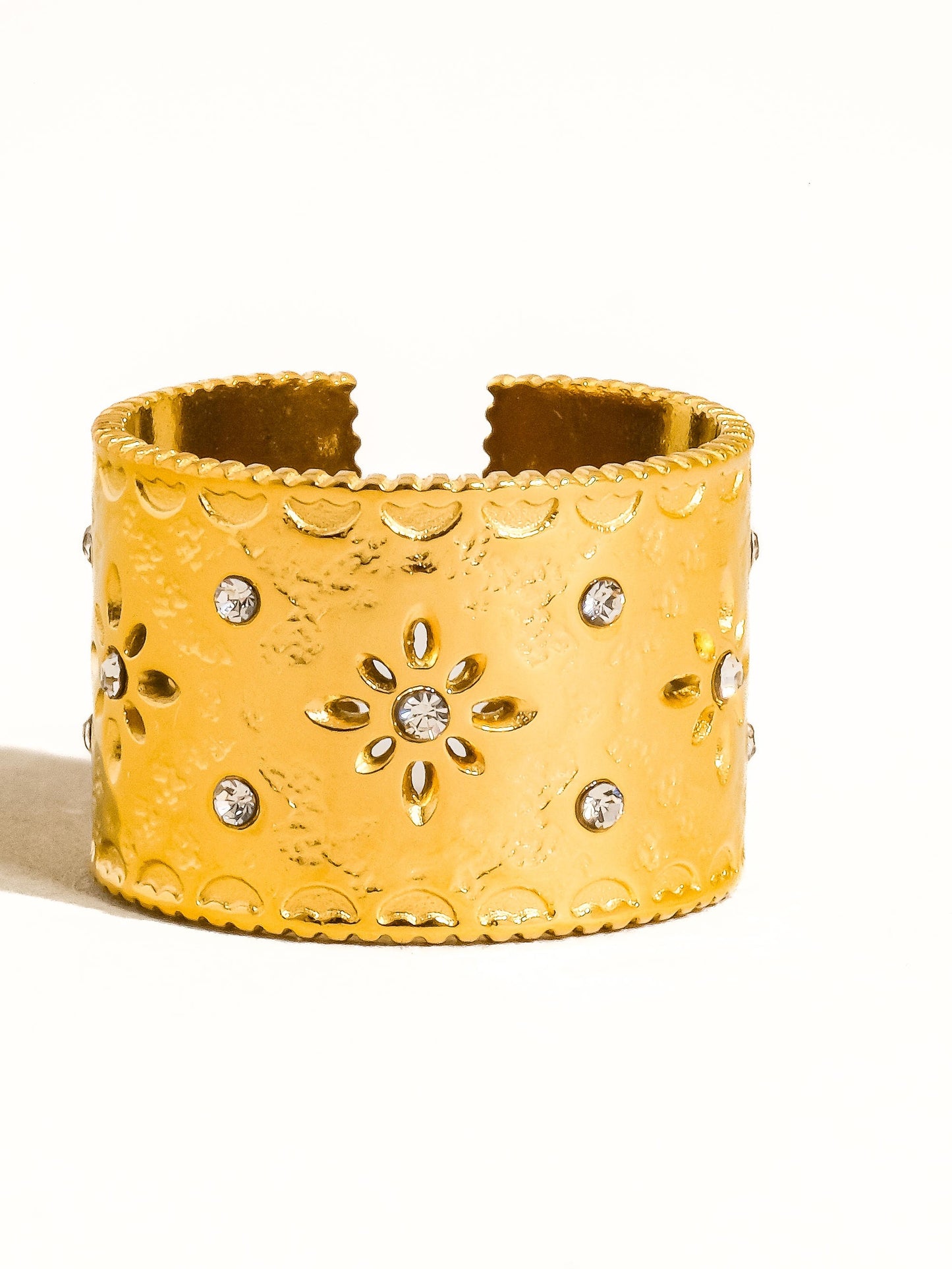 18k Gold Vintage Rhinestone Band Ring